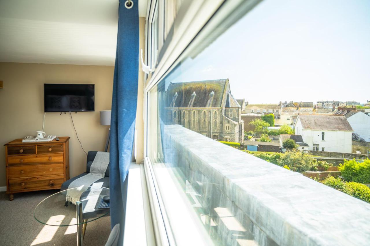 Sleepy Puffin Guest House Тенби Экстерьер фото