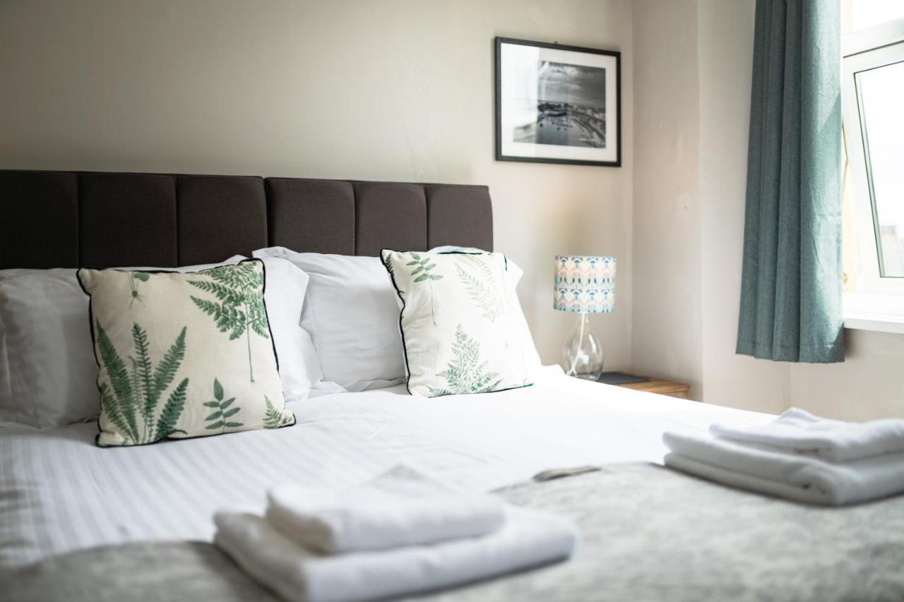 Sleepy Puffin Guest House Тенби Экстерьер фото