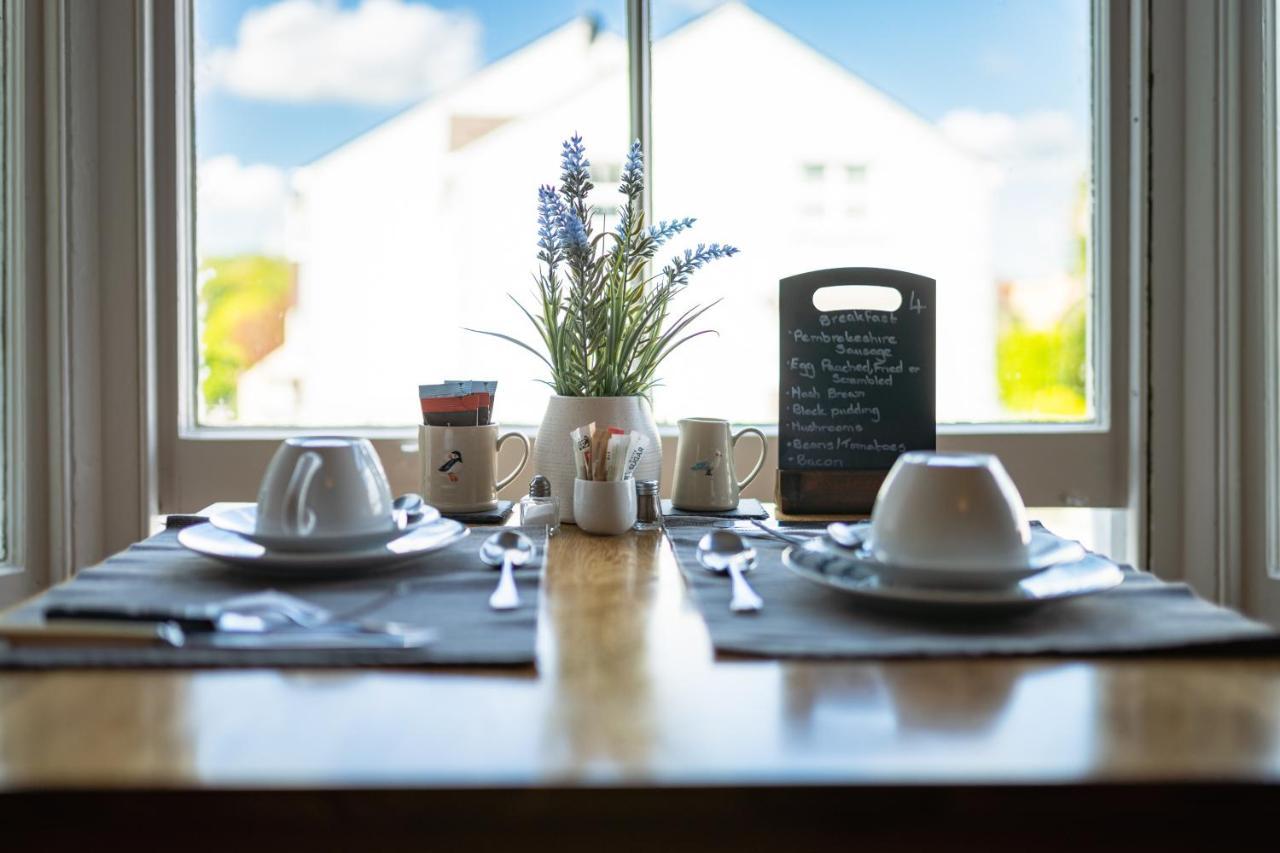 Sleepy Puffin Guest House Тенби Экстерьер фото
